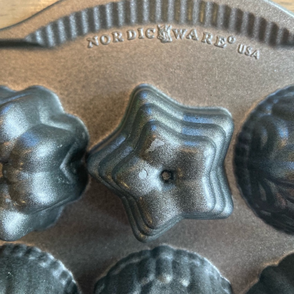 Nordic Ware Silver Mini Bundt & Decorative Mold Pan - Picture 6 of 6